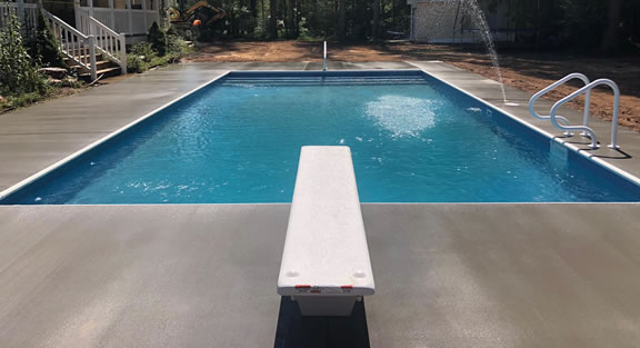 Geometric vinyl liner pool